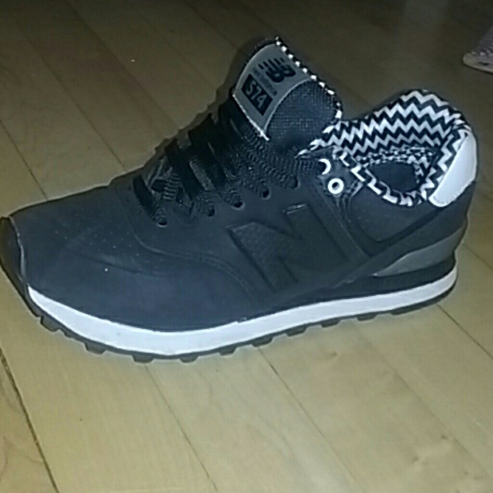 Womens New Balance athletic shoes sz 6